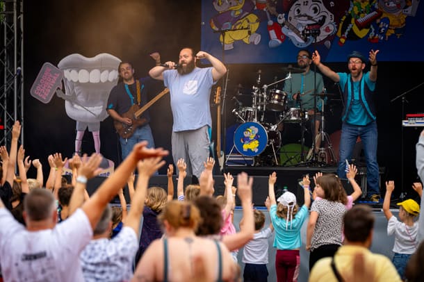 Open Air Bühne mit Band